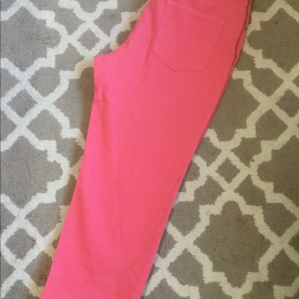 PINK STRETCHY CAPRI PANTS
